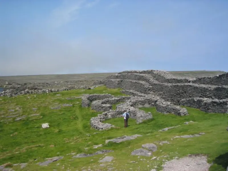 Walk to Dún Dúchathair (the Black Fort)