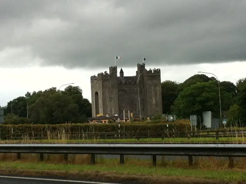 Bunratty Village & Castle Loop Walk