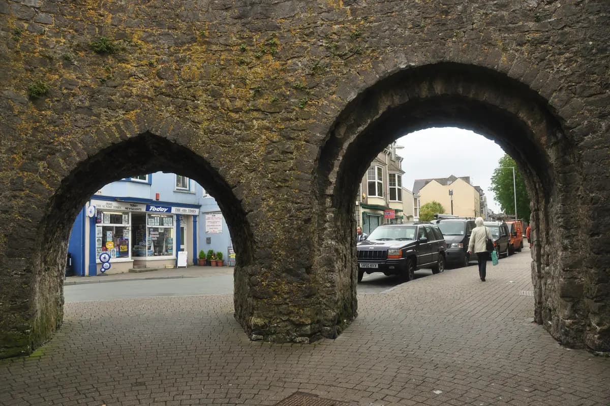 Tenby Town Walls & the Five Arches