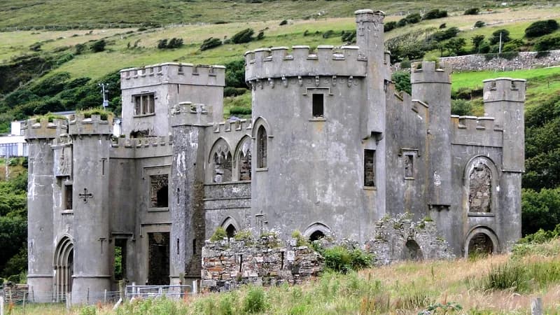 Clifden Castle ruin